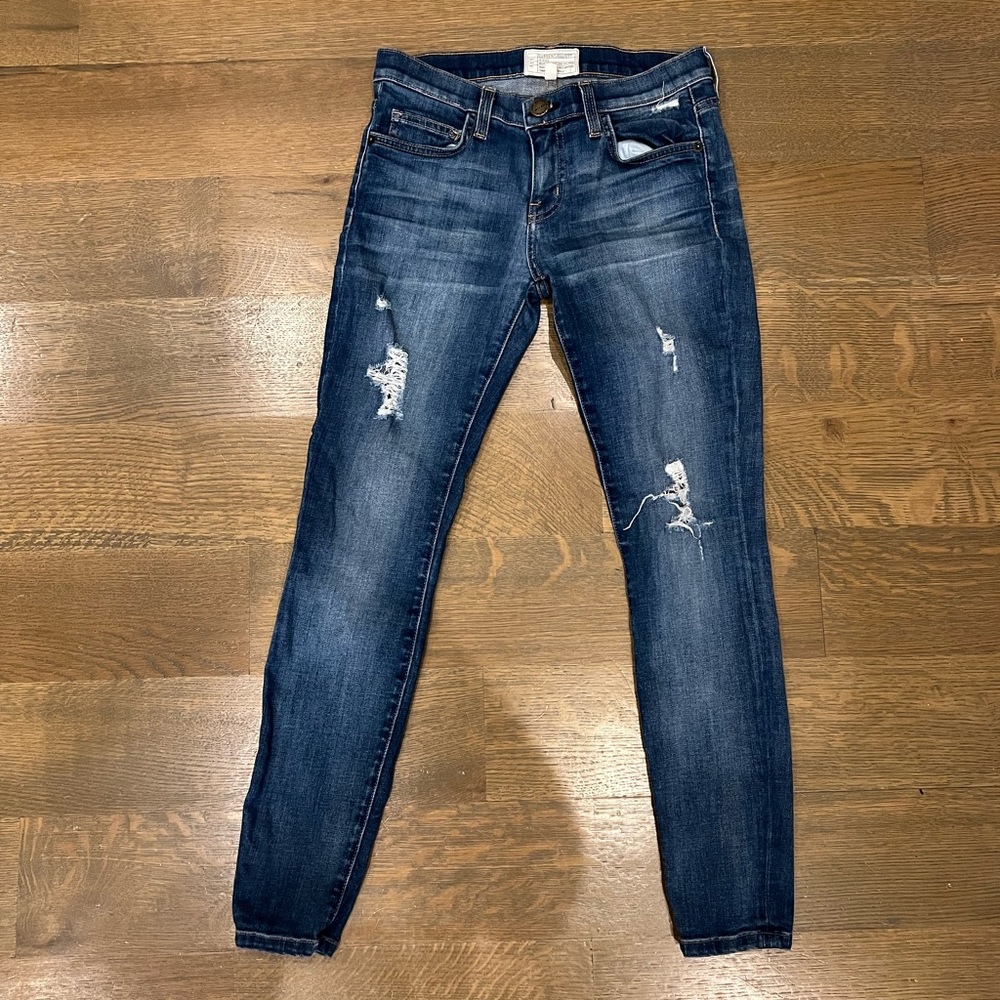 Distressed skinny jeans